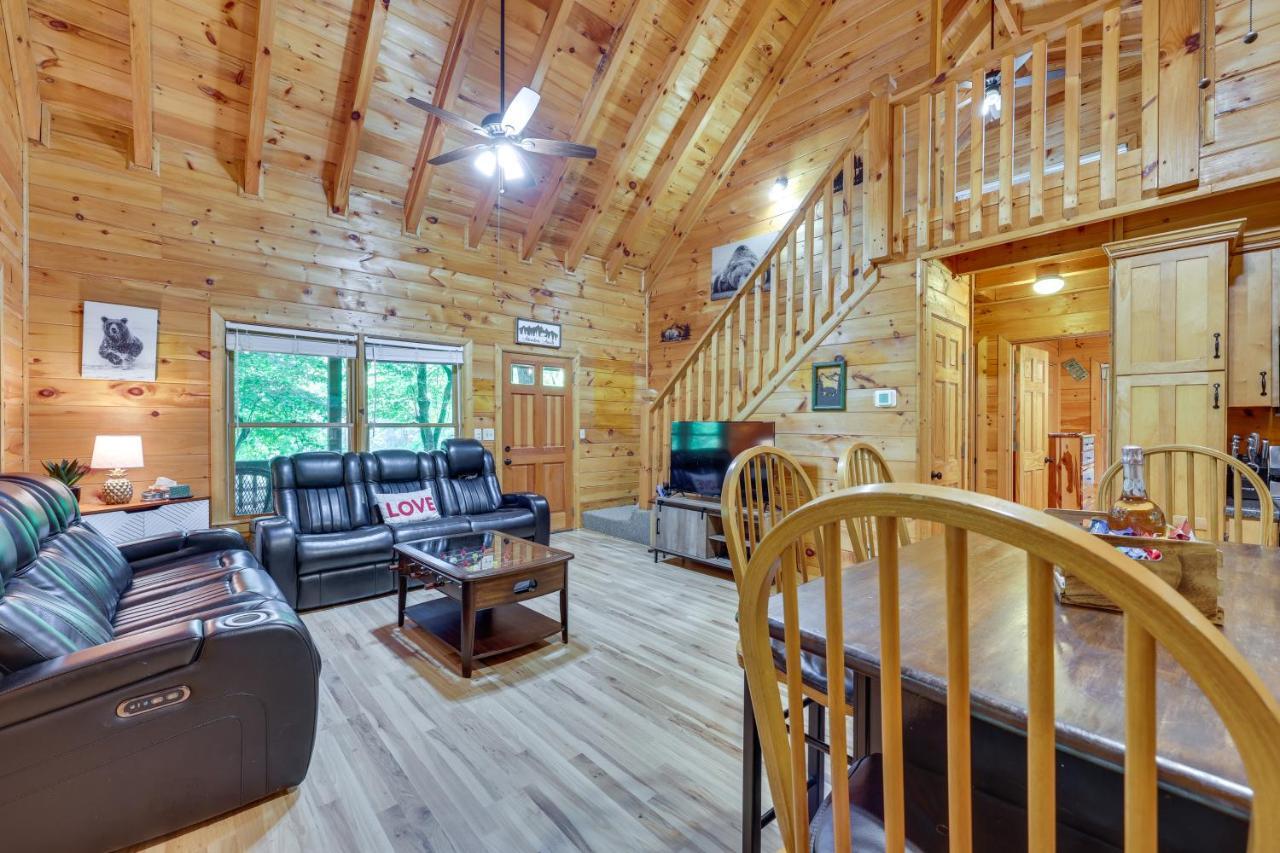 Riverfront Ellijay Cabin With Deck And Pool Access! Extérieur photo