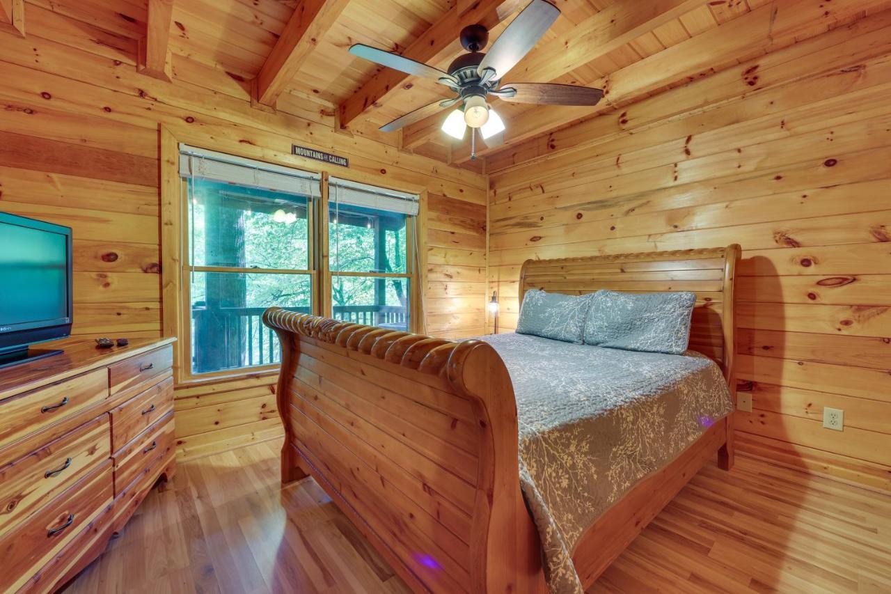Riverfront Ellijay Cabin With Deck And Pool Access! Extérieur photo
