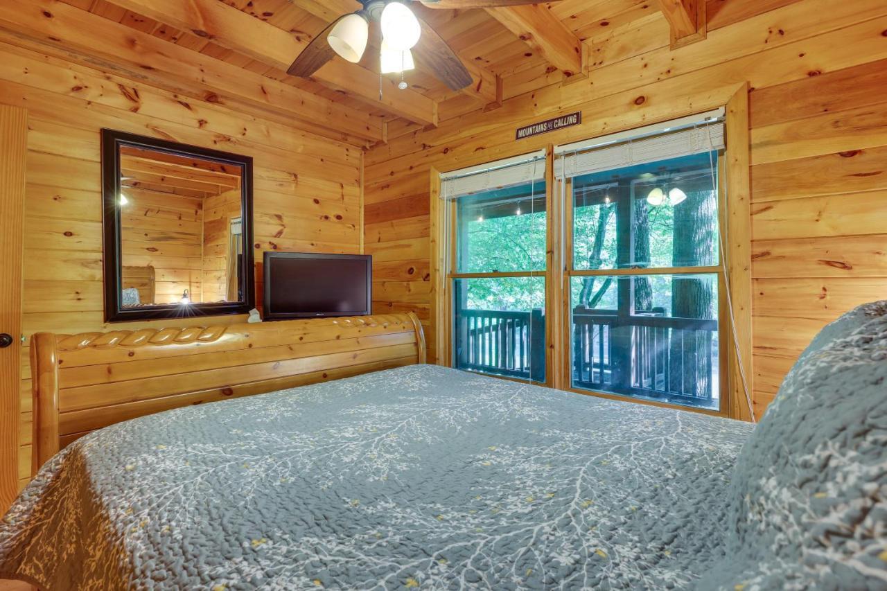 Riverfront Ellijay Cabin With Deck And Pool Access! Extérieur photo