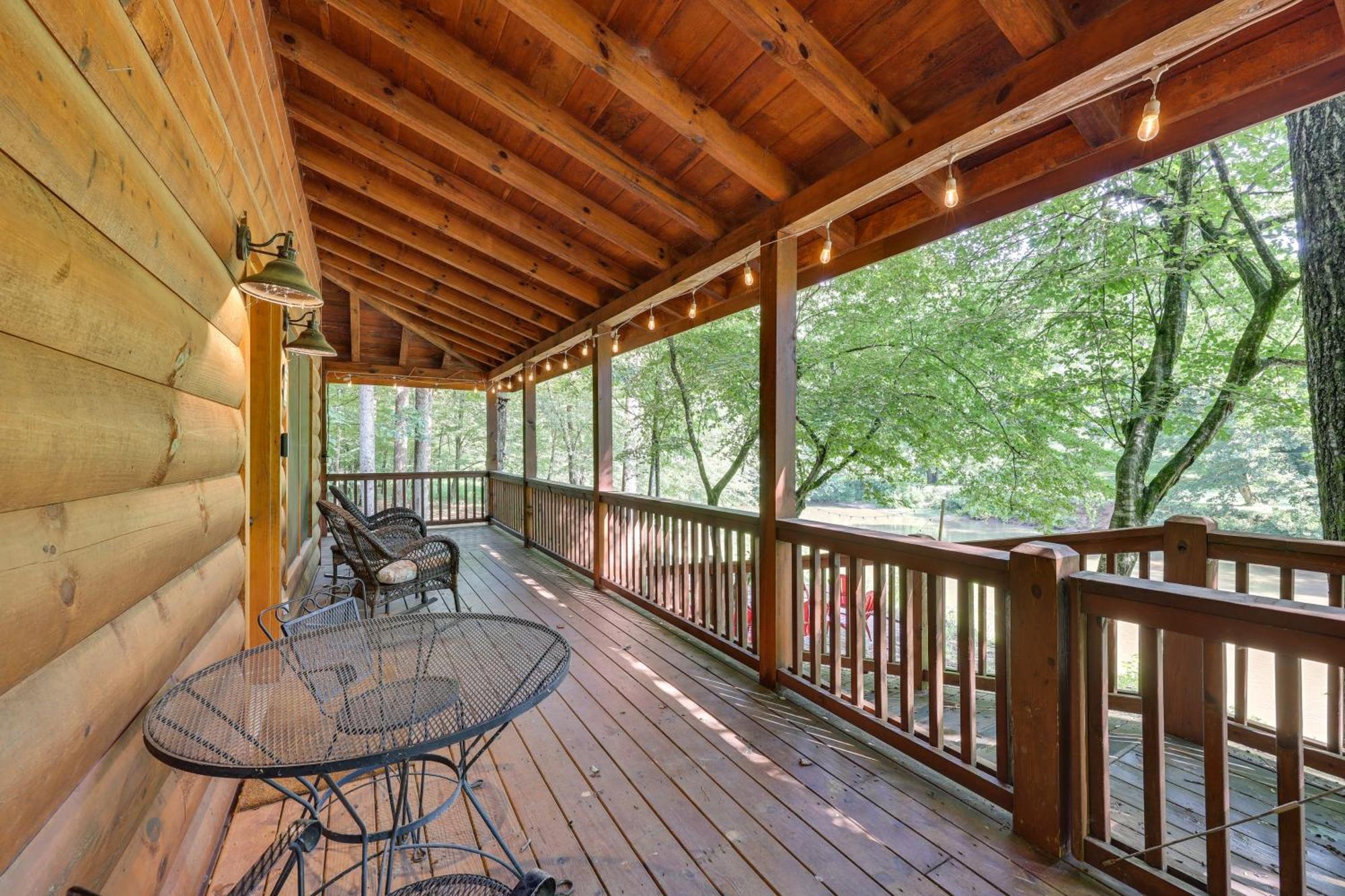 Riverfront Ellijay Cabin With Deck And Pool Access! Extérieur photo