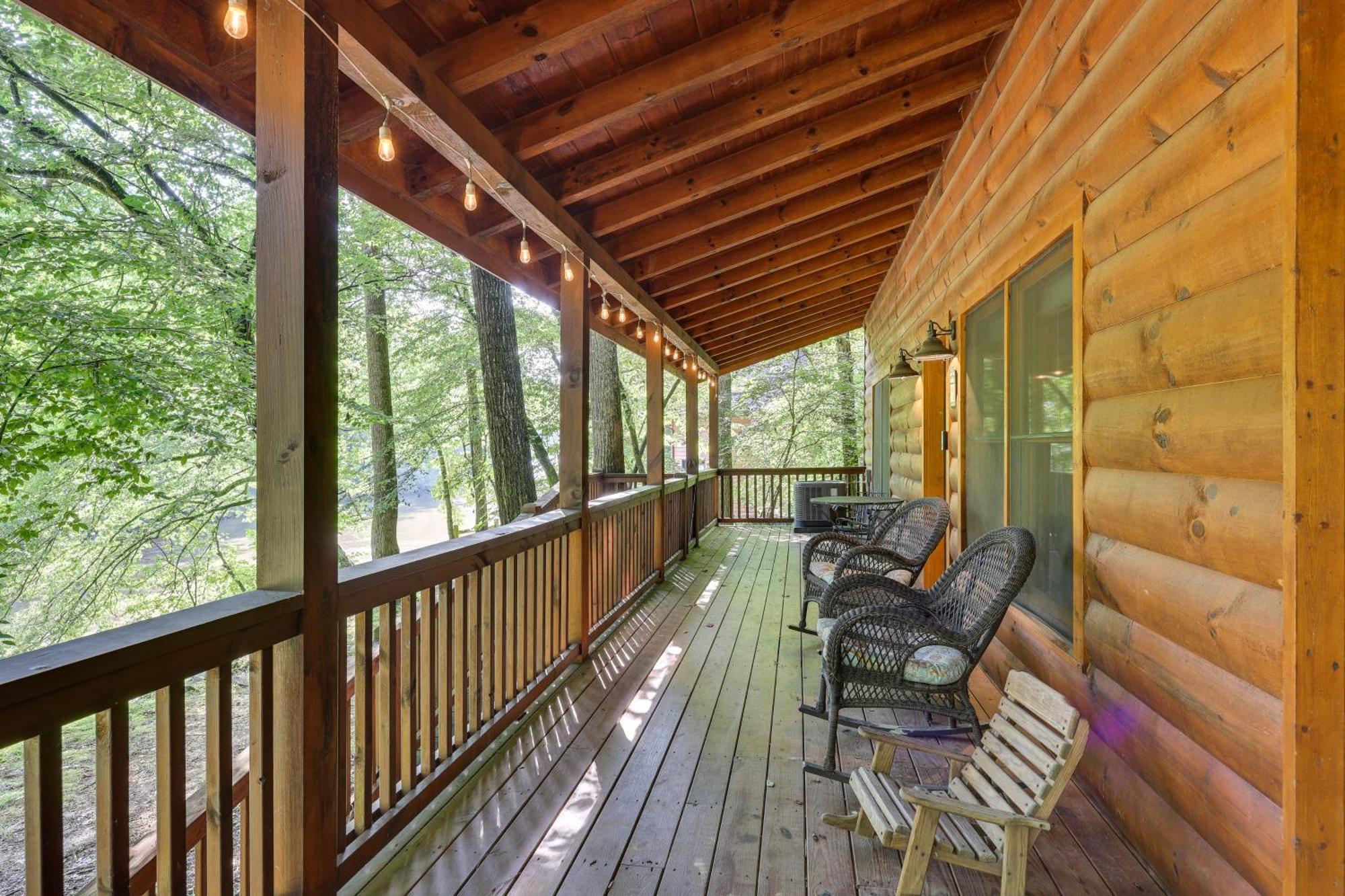 Riverfront Ellijay Cabin With Deck And Pool Access! Extérieur photo