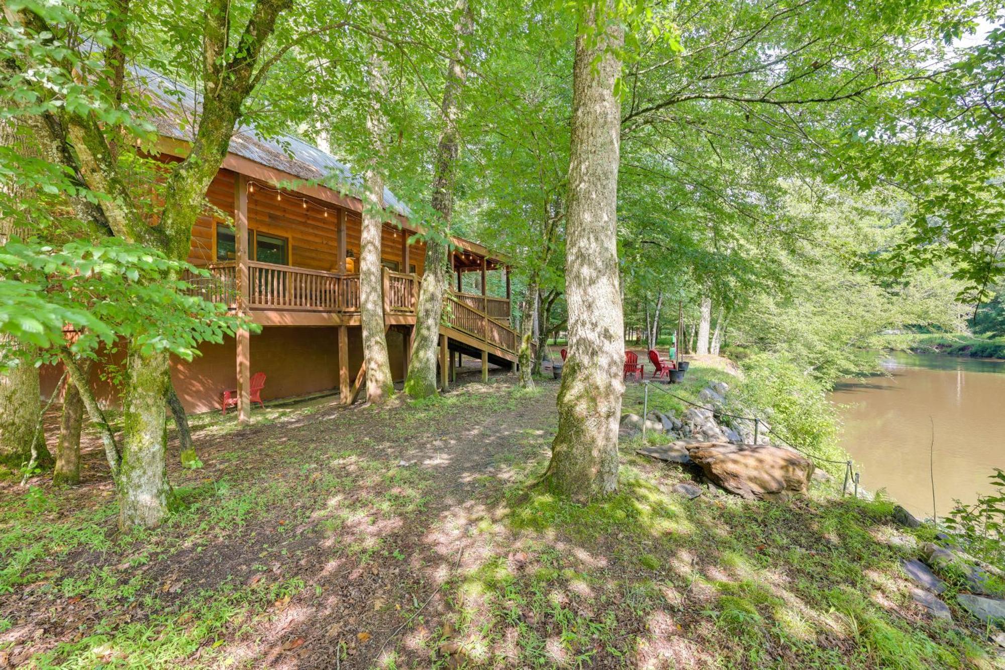 Riverfront Ellijay Cabin With Deck And Pool Access! Extérieur photo