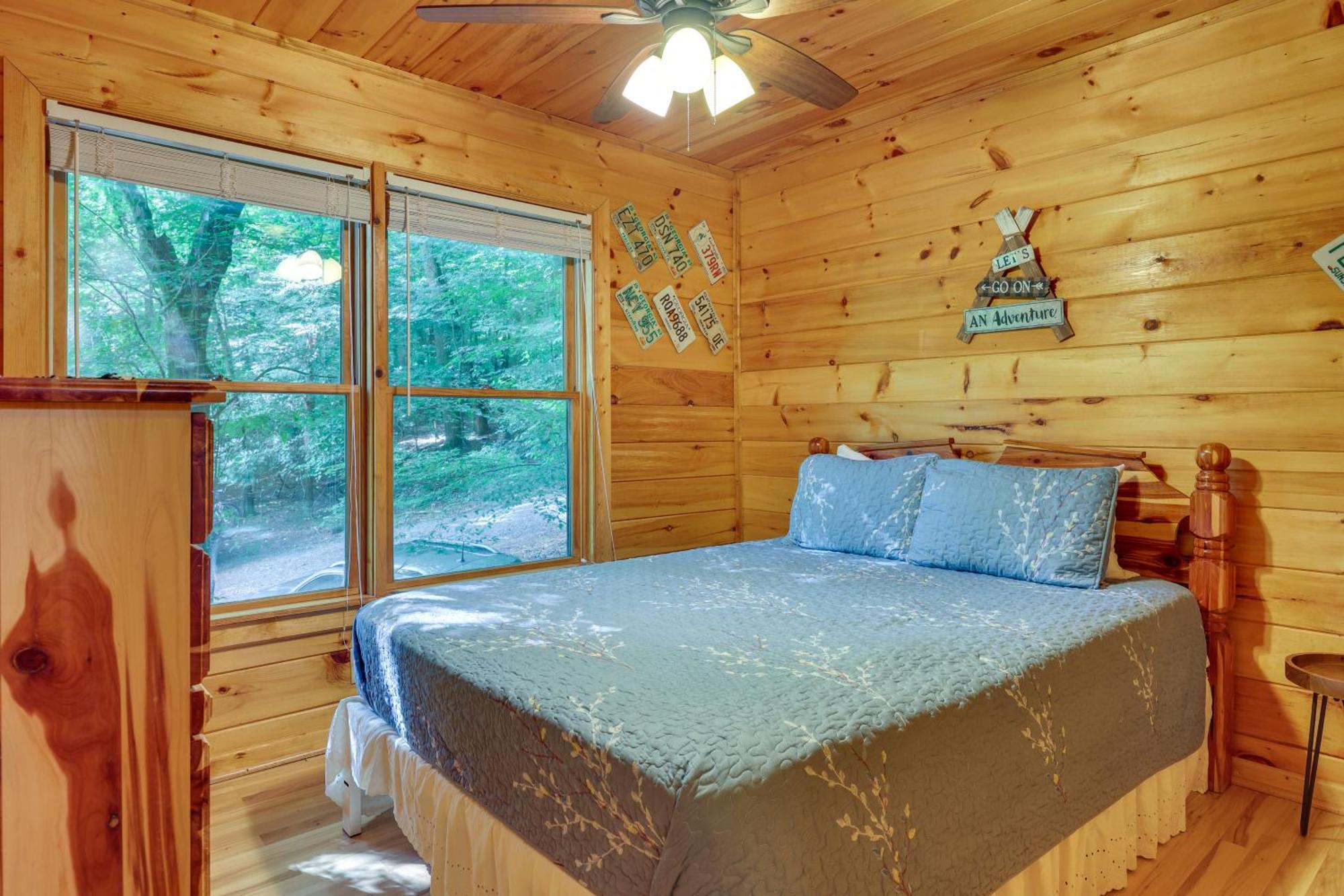 Riverfront Ellijay Cabin With Deck And Pool Access! Extérieur photo