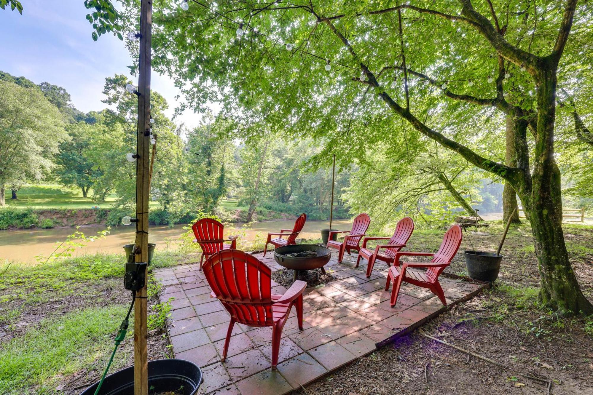 Riverfront Ellijay Cabin With Deck And Pool Access! Extérieur photo